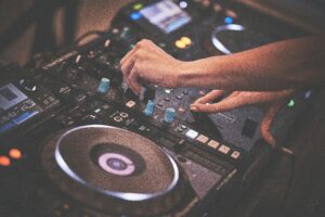 Κώστας Ν., DJ & παραγωγός